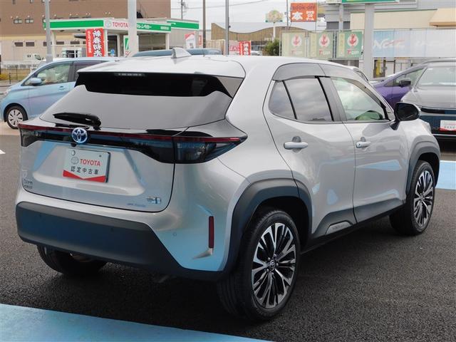 ヤリスクロス ハイブリッドＺ　インテリジェントキー　アルミホイル　ＬＥＤライト　１オ－ナ－　リアカメラ　クルーズコントロール　整備記録簿　横滑り防止システム　ＴＶ　電動シ－ト　パワステ　オートエアコン　キーフリー　イモビライザ（4枚目）