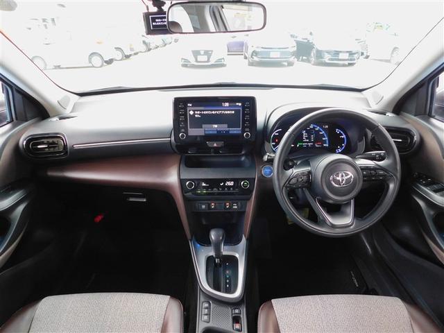 ヤリスクロス ハイブリッドＺ　インテリジェントキー　アルミホイル　ＬＥＤライト　１オ－ナ－　リアカメラ　クルーズコントロール　整備記録簿　横滑り防止システム　ＴＶ　電動シ－ト　パワステ　オートエアコン　キーフリー　イモビライザ（6枚目）