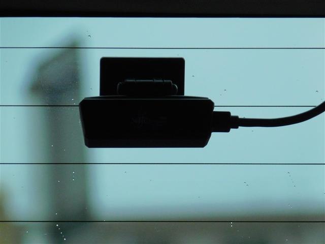 �����J����