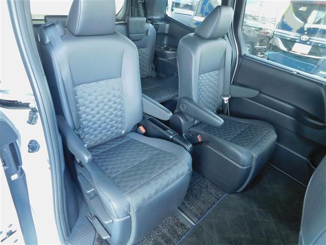 ヴォクシー ハイブリッドＳ－Ｚ　誤発進抑制　インテリジェントキー　テレビ　地上デジタル　アクティブクルーズコントロール　エアバッグ　ＤＶＤ再生機能　ＡＢＳ　１００Ｖ充電　キーレス　リアカメラ　ＰＳ　パワーウィンドウ　整備記録簿（8枚目）