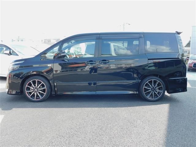 ヴォクシー ZS G’s ウォークスルー ナビTV Bカメラ アルミ エアロ LEDライト DVD再生 ミュージックプレイヤー接続可 エアバッグ パワースライドドア 横滑り防止 ドラレコ オートエアコン スマートキー ETC(3枚目)