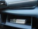 助手席側の収納スペース