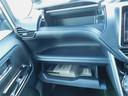 助手席側のワイドな収納スペース