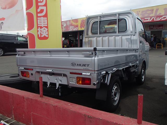 スタンダード 4WD 届出済未使用車 禁煙車 5速マニュアル エアコン パワステ 三方開(5枚目)