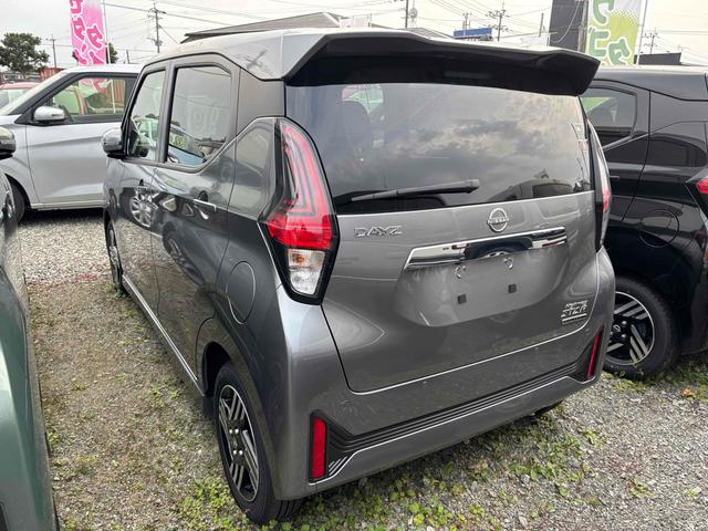 デイズ ハイウェイスター　Ｘ　バックカメラ　ナビ　クリアランスソナー　衝突被害軽減システム　オートライト　ＬＥＤヘッドランプ　スマートキー　アイドリングストップ　電動格納ミラー　ベンチシート　ＣＶＴ　盗難防止システム　ＡＢＳ（16枚目）