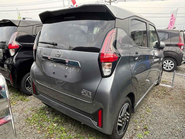 デイズ ハイウェイスター　Ｘ　バックカメラ　ナビ　クリアランスソナー　衝突被害軽減システム　オートライト　ＬＥＤヘッドランプ　スマートキー　アイドリングストップ　電動格納ミラー　ベンチシート　ＣＶＴ　盗難防止システム　ＡＢＳ（14枚目）