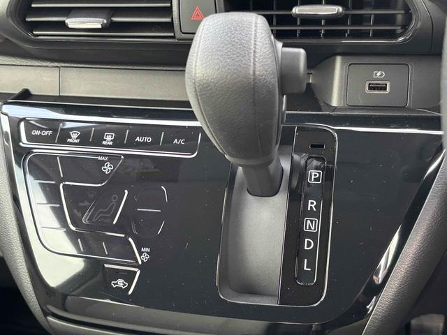 デイズ Ｘ　バックカメラ　クリアランスソナー　衝突被害軽減システム　オートライト　スマートキー　アイドリングストップ　電動格納ミラー　ベンチシート　ＣＶＴ　盗難防止システム　ＡＢＳ　ＥＳＣ　アルミホイール（6枚目）