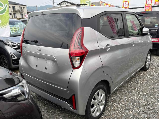 デイズ Ｘ　バックカメラ　クリアランスソナー　衝突被害軽減システム　オートライト　スマートキー　アイドリングストップ　電動格納ミラー　ベンチシート　ＣＶＴ　盗難防止システム　ＡＢＳ　ＥＳＣ　アルミホイール（16枚目）