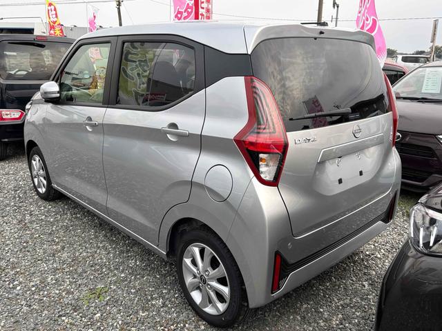 デイズ Ｘ　バックカメラ　クリアランスソナー　衝突被害軽減システム　オートライト　スマートキー　アイドリングストップ　電動格納ミラー　ベンチシート　ＣＶＴ　盗難防止システム　ＡＢＳ　ＥＳＣ　アルミホイール（17枚目）