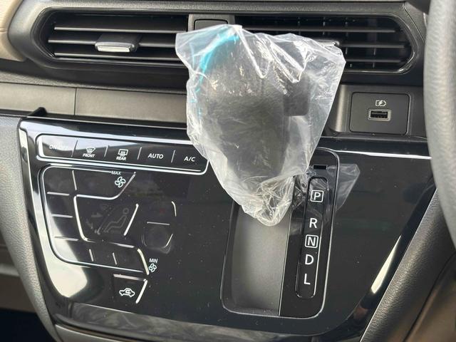 デイズ Ｘ　ＥＴＣ　クリアランスソナー　衝突被害軽減システム　オートライト　スマートキー　アイドリングストップ　電動格納ミラー　ベンチシート　ＣＶＴ　盗難防止システム　ＡＢＳ　ＥＳＣ　アルミホイール（6枚目）