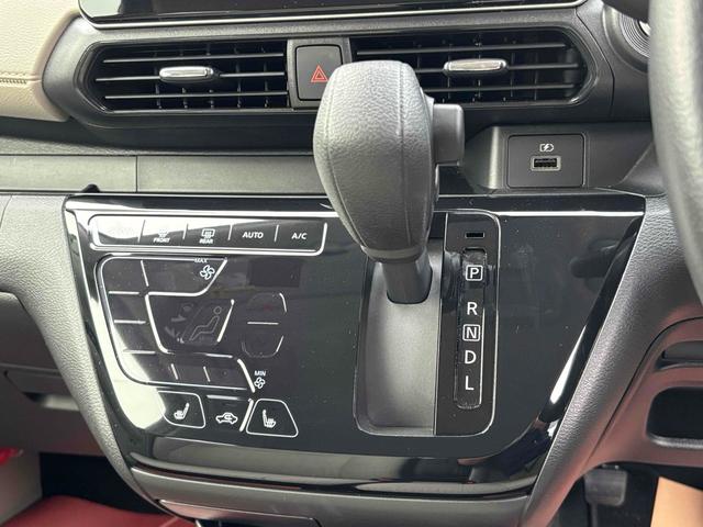 デイズ Ｘ　４ＷＤ　クリアランスソナー　衝突被害軽減システム　オートライト　スマートキー　アイドリングストップ　電動格納ミラー　シートヒーター　ベンチシート　ＣＶＴ　盗難防止システム　ＡＢＳ　ＥＳＣ（6枚目）