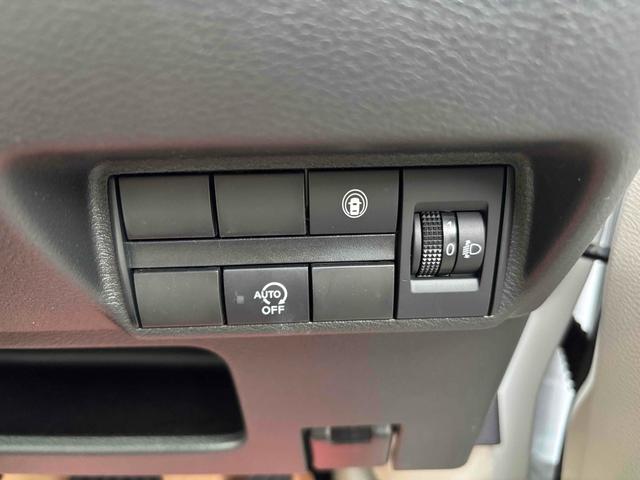 デイズ Ｘ　ドライブレコーダー　バックカメラ　クリアランスソナー　衝突被害軽減システム　オートライト　スマートキー　アイドリングストップ　電動格納ミラー　ベンチシート　ＣＶＴ　盗難防止システム　ＡＢＳ　ＥＳＣ（10枚目）