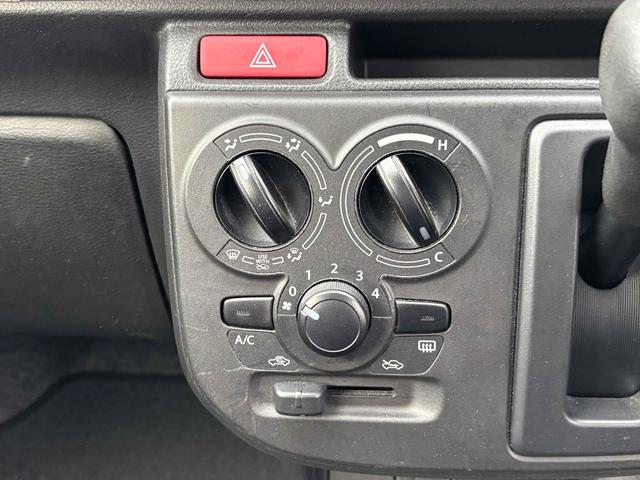 アルト Ｌ　クリアランスソナー　レーンアシスト　衝突被害軽減システム　オートライト　キーレスエントリー　アイドリングストップ　シートヒーター　ＣＶＴ　盗難防止システム　ＡＢＳ　ＥＳＣ　ＣＤ（5枚目）