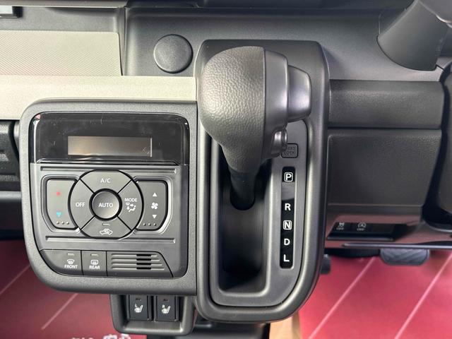 スペーシア ハイブリッドＸ　届け出済み未使用車　両側電動スライドドア　クリアランスソナー　衝突被害軽減システム　オートライト　ＬＥＤヘッドランプ　スマートキー　アイドリングストップ　電動格納ミラー　シートヒーター　ベンチシート（6枚目）