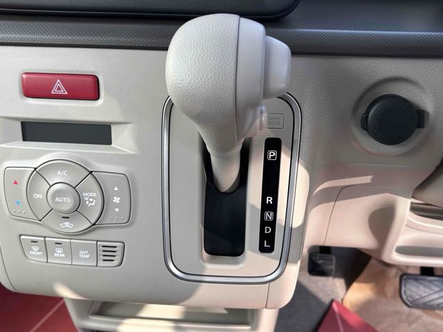 アルトラパンＬＣ ハイブリッドＬ　届け出済み未使用車　クリアランスソナー　レーンアシスト　衝突被害軽減システム　オートライト　ＬＥＤヘッドランプ　スマートキー　アイドリングストップ　電動格納ミラー　シートヒーター　ベンチシート　ＣＶＴ（5枚目）
