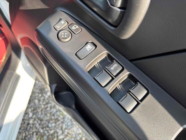 �p���[�E�B���h�E�̃X�C�b�`�ł���B�^�]�Ȃɋ��Ȃ��瑋���J���߂̃R���g���[���ł��܂���B