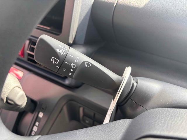 タント Ｘ　届け出済み未使用車　両側スライド・片側電動　クリアランスソナー　衝突被害軽減システム　オートライト　ＬＥＤヘッドランプ　スマートキー　アイドリングストップ　電動格納ミラー　シートヒーター　ベンチシート（32枚目）