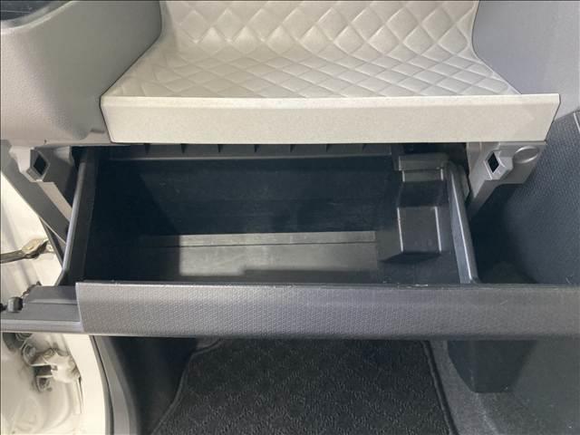 タント Ｌ　禁煙車　ディスプレイオーディオ　ＤＶＤ再生　Ｂｌｕｅｔｏｏｔｈ対応　衝突軽減ブレーキ　横滑り防止装置　車線逸脱防止装置　衝突安全ボディ　クリアランスソナー　ＬＥＤヘッドライト　キーレスエントリー（29枚目）