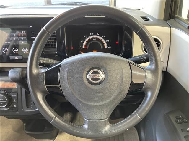 モコ Ｘ　禁煙車　純正タッチパネルＣＤコンポ　バックカメラ　ＡＢＳ　Ｗエアバック　アドリングストップ　衝突安全ボディ　盗難防止装置　オートエアコン　社外ＬＥＤヘッドライト　純正アルミホイール　スマートキー（8枚目）