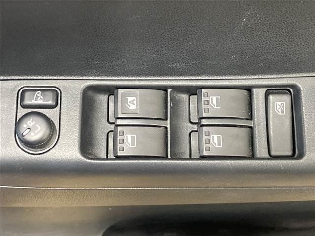 ムーヴコンテ カスタム　Ｘ　禁煙車　パワステ　パワーウインド　オートエアコン　ＡＢＳ　Ｗエアバック　アイドリングストップ　衝突安全ボディ　盗難防止装置　ＨＩＤヘッドライト　ベンチシート　スマートキー（20枚目）