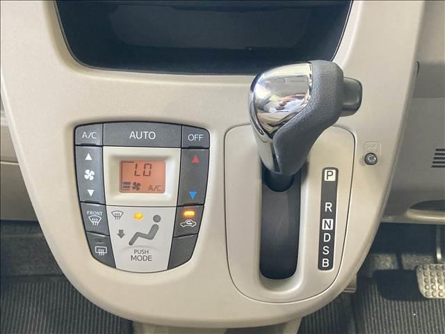 ムーヴ Ｘ　禁煙車　純正ＣＤコンポ　ＡＢＳ　Ｗエアバック　衝突安全ボディ　盗難防止装置　アイドリングストップ　オートエアコン　パワステ　パワーウインド　純正アルミホイール　ベンチシート　スマートキー（6枚目）