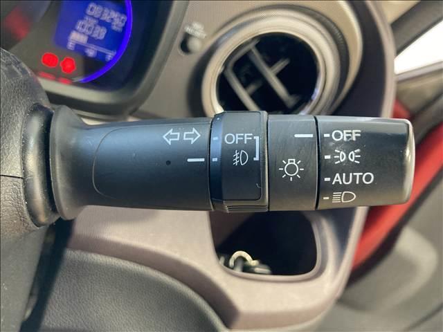 Ｎ－ＯＮＥ プレミアム　ＳＳパッケージ　禁煙車　ナビ　ワンセグ　ＤＶＤ　Ｂｌｕｅｔｏｏｔｈ対応　バックカメラ　ＥＴＣ　衝突軽減ブレーキ　横滑り防止装置　衝突安全ボディ　純正アルミホイール　ＨＩＤヘッドライト　前席シートヒーター　スマートキー（12枚目）