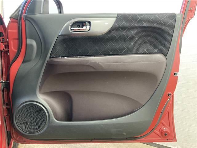 Ｎ－ＯＮＥ プレミアム　ＳＳパッケージ　禁煙車　ナビ　ワンセグ　ＤＶＤ　Ｂｌｕｅｔｏｏｔｈ対応　バックカメラ　ＥＴＣ　衝突軽減ブレーキ　横滑り防止装置　衝突安全ボディ　純正アルミホイール　ＨＩＤヘッドライト　前席シートヒーター　スマートキー（23枚目）