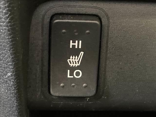 Ｎ－ＯＮＥ プレミアム　ＳＳパッケージ　禁煙車　ナビ　ワンセグ　ＤＶＤ　Ｂｌｕｅｔｏｏｔｈ対応　バックカメラ　ＥＴＣ　衝突軽減ブレーキ　横滑り防止装置　衝突安全ボディ　純正アルミホイール　ＨＩＤヘッドライト　前席シートヒーター　スマートキー（28枚目）