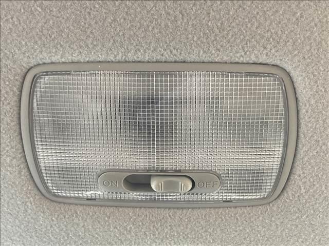 Ｎ－ＯＮＥ プレミアム　ＳＳパッケージ　禁煙車　ナビ　ワンセグ　ＤＶＤ　Ｂｌｕｅｔｏｏｔｈ対応　バックカメラ　ＥＴＣ　衝突軽減ブレーキ　横滑り防止装置　衝突安全ボディ　純正アルミホイール　ＨＩＤヘッドライト　前席シートヒーター　スマートキー（33枚目）