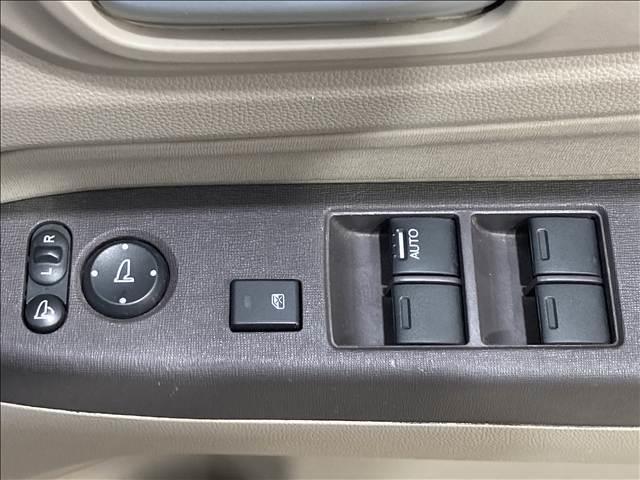 N-WGN G 禁煙車 CDプレーヤー ETC スリップ防止 スマートキー 電動格納ドアミラー プッシュスタート 盗難防止装置 パワステ パワーウィンドウ エアバック ベンチシート レベライザー アイドリングストップ(20枚目)