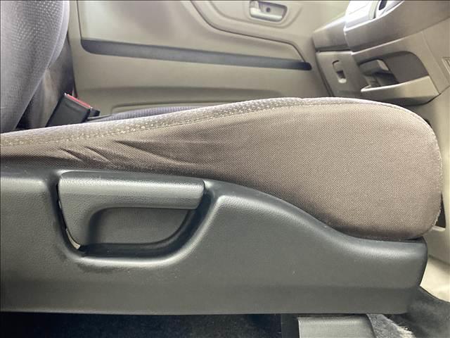 N-WGN G 禁煙車 CDプレーヤー ETC スリップ防止 スマートキー 電動格納ドアミラー プッシュスタート 盗難防止装置 パワステ パワーウィンドウ エアバック ベンチシート レベライザー アイドリングストップ(21枚目)