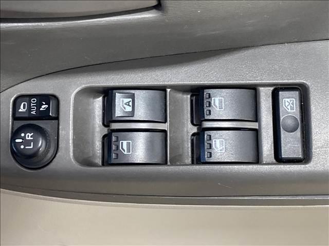 タント Ｇ　ＳＡＩＩ　禁煙車　ナビ　フルセグ　ＤＶＤ　Ｂｌｕｅｔｏｏｔｈ対応　バックカメラ　衝突軽減ブレーキ　横滑り防止装置　アイドリングストップ　両側電動スライドドア　　純正アルミホイール　　ベンチシート　スマートキー（25枚目）