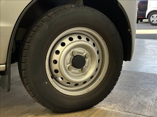 NV100クリッパーバン DX GLパッケージ 禁煙車 ナビ CD再生 バックカメラ ETC車載器 衝突軽減ブレーキ 横滑り防止装置 ABS Wエアバック 電動格納ミラー 前席パワーウインド 集中ドアロック 電動格納ミラー キーレスエントリー(18枚目)