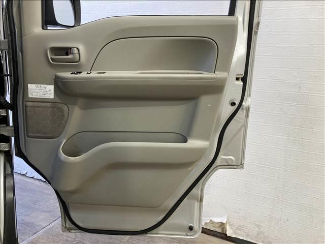 NV100クリッパーバン DX GLパッケージ 禁煙車 ナビ CD再生 バックカメラ ETC車載器 衝突軽減ブレーキ 横滑り防止装置 ABS Wエアバック 電動格納ミラー 前席パワーウインド 集中ドアロック 電動格納ミラー キーレスエントリー(22枚目)