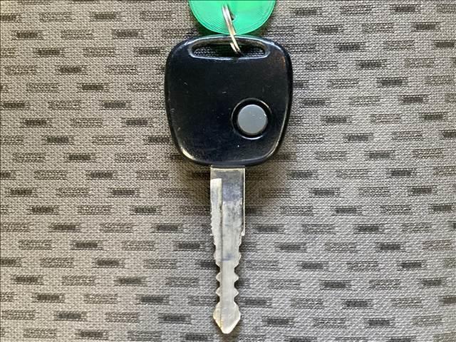 NV100クリッパーバン DX GLパッケージ 禁煙車 ナビ CD再生 バックカメラ ETC車載器 衝突軽減ブレーキ 横滑り防止装置 ABS Wエアバック 電動格納ミラー 前席パワーウインド 集中ドアロック 電動格納ミラー キーレスエントリー(26枚目)