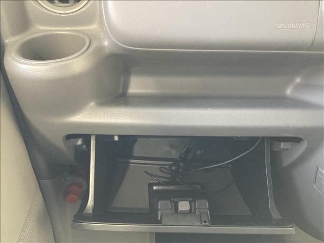 NV100クリッパーバン DX GLパッケージ 禁煙車 ナビ CD再生 バックカメラ ETC車載器 衝突軽減ブレーキ 横滑り防止装置 ABS Wエアバック 電動格納ミラー 前席パワーウインド 集中ドアロック 電動格納ミラー キーレスエントリー(31枚目)