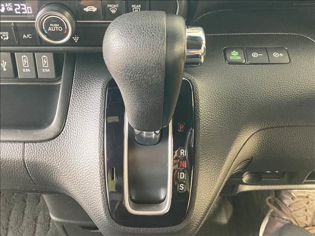 N-BOXカスタム G・Lターボホンダセンシング 禁煙車 ナビ フルセグ DVD Bluetooth バックカメラ ETC 衝突軽減ブレーキ 横滑り防止装置 車線逸脱防止装置 クルーズコントロール 障害物センサー 両側電動スライド LEDヘッドライト(12枚目)