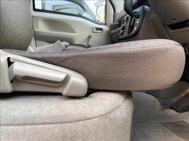 �h���X�ł͖�����������̂����X�𒸂��Ă���܂��B���ׁ̈A�����X�̍ۂɂ͗��X�\����������߂��Ă���܂��B�@��]�̓��ɂ��A���ԁA���Ԃ�I�����ė\������肢�v���܂��B