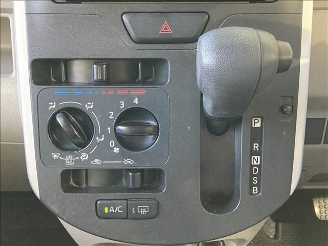 タント Ｌ“ＳＡＩＩ”　ナビ　ワンセグ　ＣＤ　バックカメラ　ＥＴＣ車載器　衝突軽減ブレーキ　横滑り防止装置　車線逸脱防止装置　衝突安全ボディ　アイドリングストップ　ベンチシート　社外ＬＥＤヘッドライト　キーレスエントリー（11枚目）