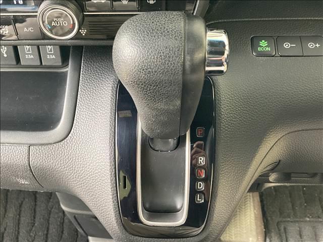 Ｎ－ＢＯＸカスタム Ｇ・Ｌホンダセンシング　純正ナビ　フルセグ　ＤＶＤ　Ｂｌｕｅｔｏｏｔｈ　バックカメラ　ＥＴＣ　衝突軽減ブレーキ　横滑り防止装置　車線逸脱防止装置　クルーズコントロール　左側電動スライド　ＬＥＤヘッドライト　スマートキー（12枚目）
