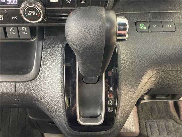 Ｎ－ＢＯＸカスタム Ｇ・Ｌホンダセンシング　ナビ　フルセグ　ＤＶＤ　Ｂｌｕｅｔｏｏｔｈ　バックカメラ　ＥＴＣ　衝突軽減ブレーキ　横滑り防止装置　車線逸脱防止装置　クルーズコントロール　左側電動スライドドア　純正アルミホイール　ＬＥＤヘッドライト（12枚目）