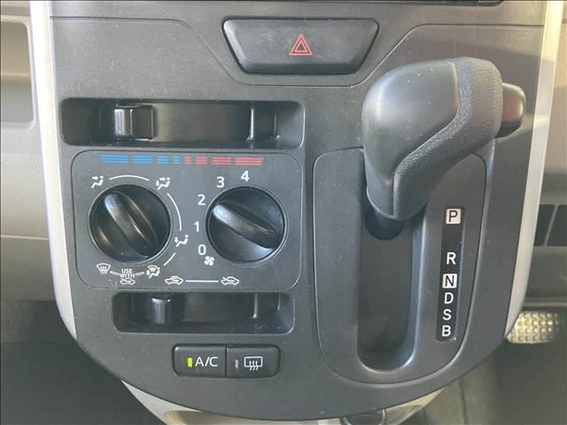 タント Ｌ　スマートセレクションＳＡ　ナビ　ワンセグＴＶ　ＣＤ再生　バックカメラ　ＥＴＣ　社外アルミホイール　両側スライド　衝突軽減ブレーキ　スリップ防止　アイドリングストップ　ベンチシート　キーレス　エアバッグ　電動格納ドアミラー（10枚目）