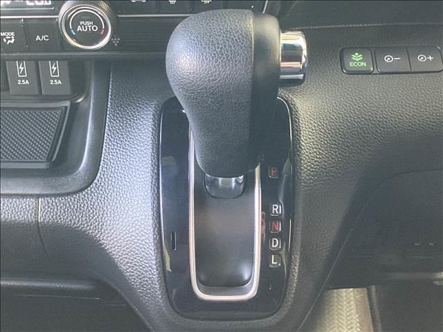 Ｎ－ＢＯＸカスタム Ｇ・Ｌホンダセンシング　社外ナビ　フルセグＴＶ　Ｂｌｕｅｔｏｏｔｈ　ＣＤ・ＤＶＤ再生　バックカメラ　ＥＴＣ　両側スライド片側電動スライドドア　ＬＥＤヘッドライト　車線逸脱防止　衝突軽減ブレーキ　スリップ防止　純正アルミ（10枚目）