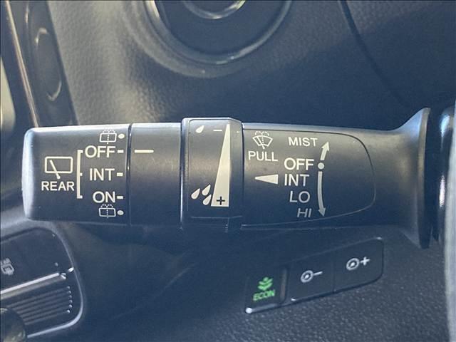 Ｎ－ＢＯＸカスタム Ｇ・Ｌホンダセンシング　社外ナビ　フルセグＴＶ　Ｂｌｕｅｔｏｏｔｈ　ＣＤ・ＤＶＤ再生　バックカメラ　ＥＴＣ　両側スライド片側電動スライドドア　ＬＥＤヘッドライト　車線逸脱防止　衝突軽減ブレーキ　スリップ防止　純正アルミ（13枚目）