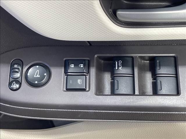 N-BOX G・Lホンダセンシング ナビ フルセグ DVD Bluetooth対応 バックカメラ ETC 衝突軽減ブレーキ 横滑り防止装置 車線逸脱防止装置 衝突安全ボディ 障害物センサー 左側電動スライドドア LEDヘッドライト(25枚目)