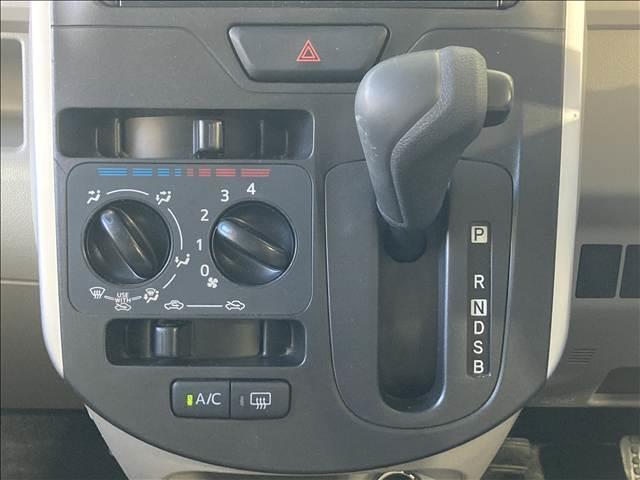 タント Ｌ　ＳＡ　ＣＤコンポ　ＡＢＳ　Ｗエアバック　衝突軽減ブレーキ　横滑り防止装置　衝突安全ボディ　アイドリングストップ　ベンチシート　キーレスエントリー（6枚目）