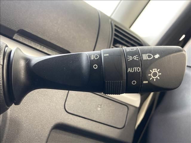 タント カスタムＲＳ　トップエディションＳＡＩＩ　ナビ　フルセグ　ＤＶＤ　Ｂｌｕｅｔｏｏｔｈ対応　バックカメラ　ＥＴＣ　衝突軽減ブレーキ　横滑り防止装置　車線逸脱防止装置　両側電動スライドドア　純正アルミホイール　ＬＥＤヘッドライト　スマートキー（12枚目）