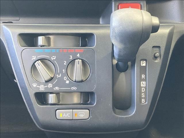 Ｌ　社外ＣＤオーディオ　ＥＴＣ車載器　ＡＢＳ　Ｗエアバック　アイドリングストップ　横滑り防止装置　衝突安全ボディ　盗難防止装置　キーレスエントリー（画像6）