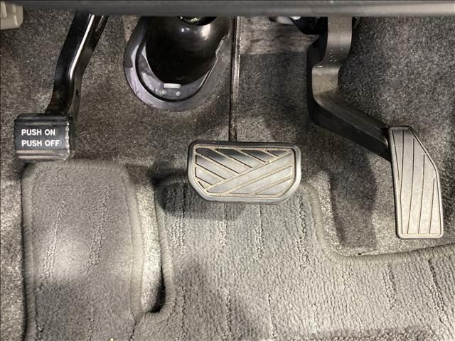 ＸＳ　社外ＣＤオーディオ　ＥＴＣ車載器　衝突安全ボディ　ＡＢＳ　Ｗエアバック　盗難防止装置　オートエアコン　ベンチシート　純正アルミホイール　ＨＩＤヘッドライト　スマートキー（画像32）