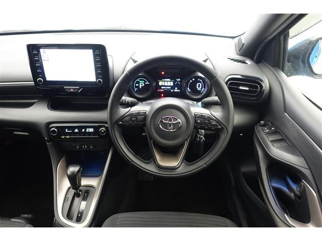 ヤリス ハイブリッドＺ　ＰＣＳ　整備記録簿　ＤＶＤ　地デジ　ＡＷ　Ｂカメラ　アイドリングストップ車　ＬＥＤランプ　スマキー　ＥＴＣ付き　メディアプレイヤー接続　ナビＴＶ　ＶＳＣ　パワステ　１オナ車　クルコン　キーフリー（4枚目）